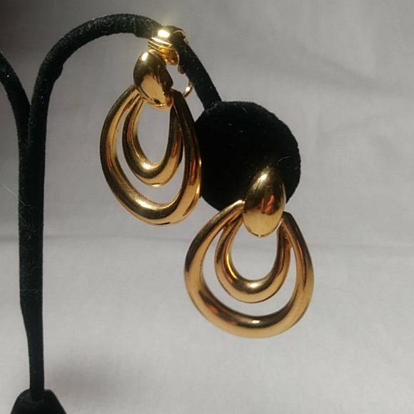 Avon Bold Oval Hoop CLIP Earrings - Picture 2 of 4